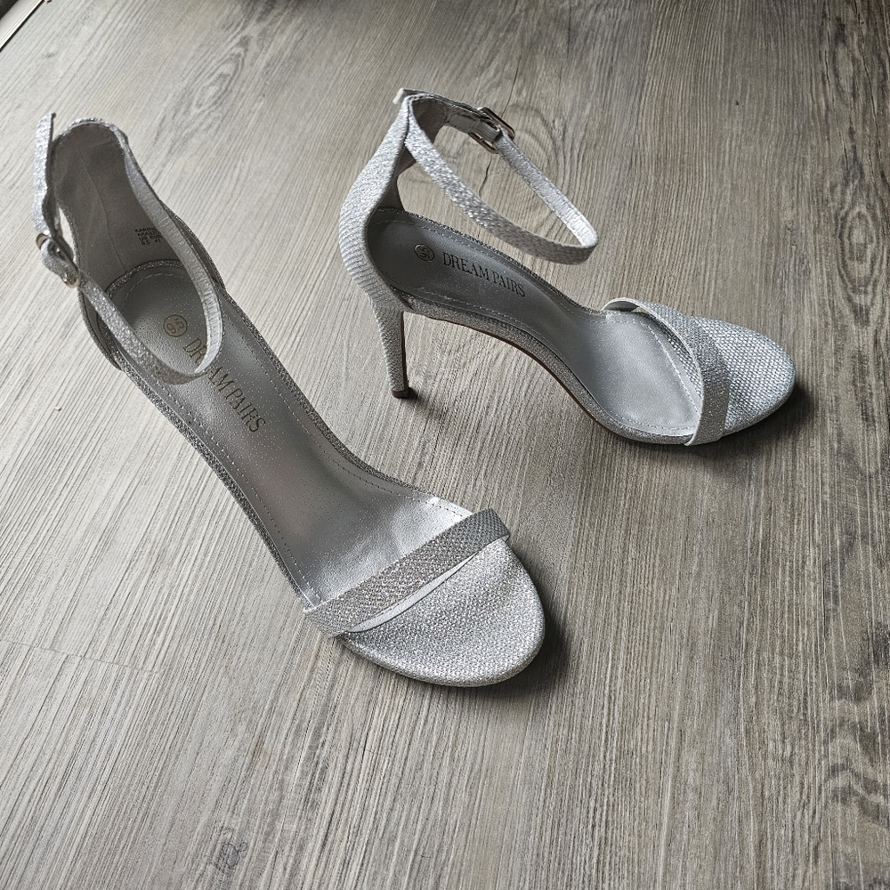 Dream Pairs Strappy Silver Sparkle Size 9.5 Heels